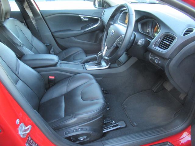 V40 T4 SE /検:2年付/走:4.9万km/セ-フティ-PKG/本革電動シ-ト+ヒ-タ-/純ナビ/Bカメラ/フルセグ/DVD/Bluetooth/純17AW/HID/ETC/革ステア/MTモ-ド/バイザ-/(9枚目)