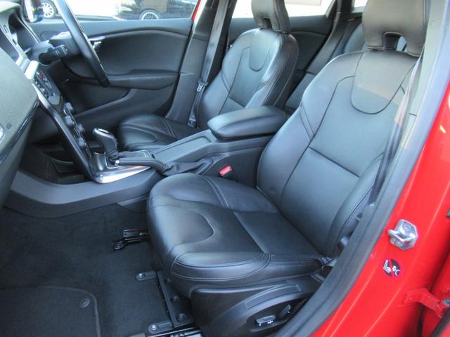 V40 T4 SE /検:2年付/走:4.9万km/セ-フティ-PKG/本革電動シ-ト+ヒ-タ-/純ナビ/Bカメラ/フルセグ/DVD/Bluetooth/純17AW/HID/ETC/革ステア/MTモ-ド/バイザ-/(10枚目)