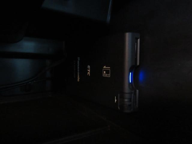 V40 T4 SE /検:2年付/走:4.9万km/セ-フティ-PKG/本革電動シ-ト+ヒ-タ-/純ナビ/Bカメラ/フルセグ/DVD/Bluetooth/純17AW/HID/ETC/革ステア/MTモ-ド/バイザ-/(29枚目)