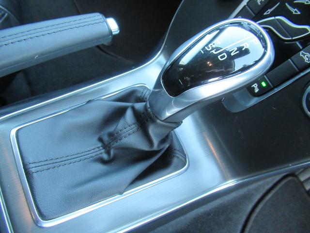 V40 T4 SE /検:2年付/走:4.9万km/セ-フティ-PKG/本革電動シ-ト+ヒ-タ-/純ナビ/Bカメラ/フルセグ/DVD/Bluetooth/純17AW/HID/ETC/革ステア/MTモ-ド/バイザ-/(32枚目)