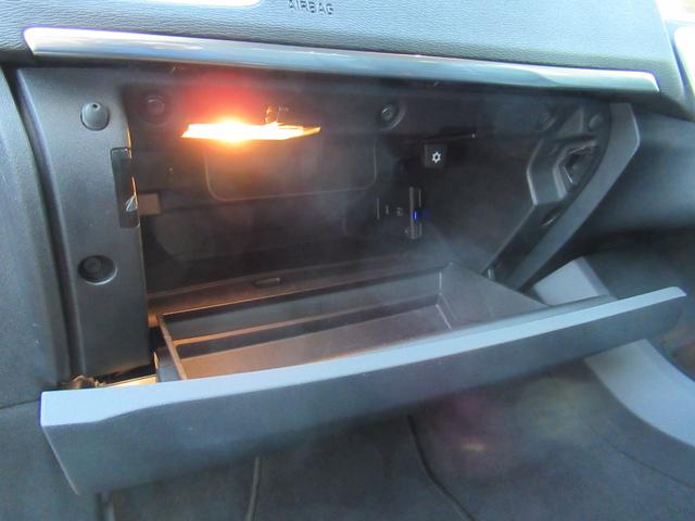 V40 T4 SE /検:2年付/走:4.9万km/セ-フティ-PKG/本革電動シ-ト+ヒ-タ-/純ナビ/Bカメラ/フルセグ/DVD/Bluetooth/純17AW/HID/ETC/革ステア/MTモ-ド/バイザ-/(35枚目)