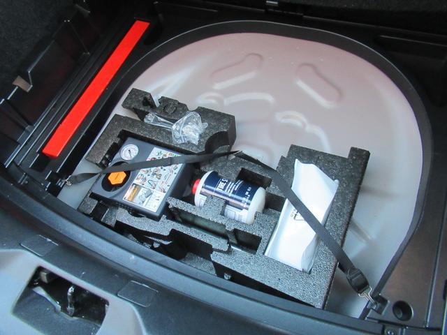 V40 T4 SE /検:2年付/走:4.9万km/セ-フティ-PKG/本革電動シ-ト+ヒ-タ-/純ナビ/Bカメラ/フルセグ/DVD/Bluetooth/純17AW/HID/ETC/革ステア/MTモ-ド/バイザ-/(40枚目)