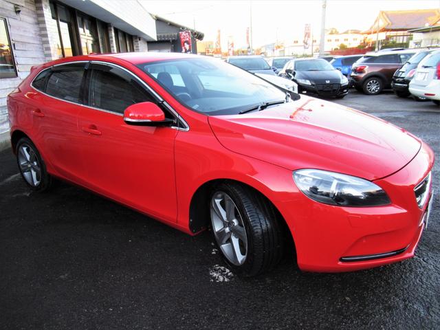 V40 T4 SE /検:2年付/走:4.9万km/セ-フティ-PKG/本革電動シ-ト+ヒ-タ-/純ナビ/Bカメラ/フルセグ/DVD/Bluetooth/純17AW/HID/ETC/革ステア/MTモ-ド/バイザ-/(50枚目)