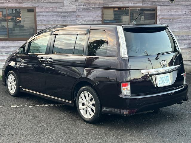 左側は電動スライドドアでピラーレスのパノラマオープンドア♪ハッチは大きく荷物の積み込みもラクラクです♪テールランプは割れ等も無くクリアでとてもキレイな状態です♪