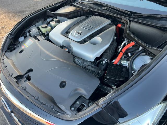 フーガハイブリッド ベースグレード　／車検：２年付／純エアロ／レ－ダ－クルコン／純ナビ／Ｂカメラ／フルセグ／ＤＶＤ／Ｂｌｕｅｔｏｏｔｈ／純１８ＡＷ／電動Ｈレザ－／ＨＩＤ／フォグ／ＥＴＣ／革ステ／スマキ－／バイザ－／ＰＶガラス／Ｔチェ－ン（36枚目）