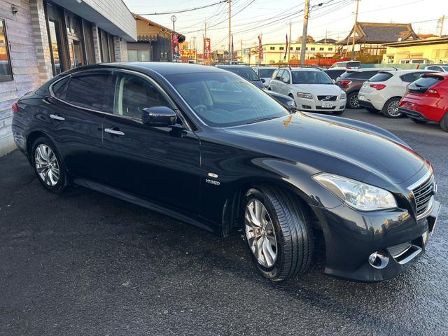 フーガハイブリッド ベースグレード　／車検：２年付／純エアロ／レ－ダ－クルコン／純ナビ／Ｂカメラ／フルセグ／ＤＶＤ／Ｂｌｕｅｔｏｏｔｈ／純１８ＡＷ／電動Ｈレザ－／ＨＩＤ／フォグ／ＥＴＣ／革ステ／スマキ－／バイザ－／ＰＶガラス／Ｔチェ－ン（37枚目）