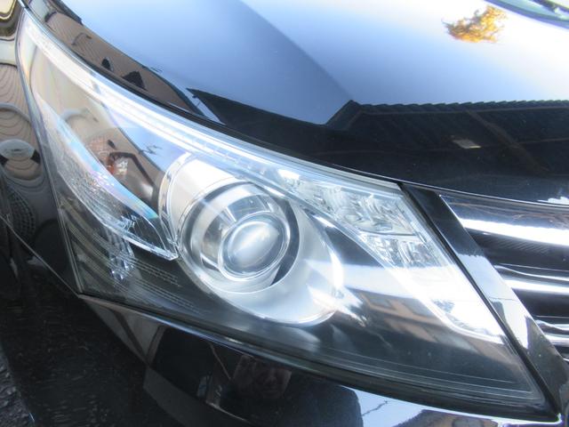 ヘッドライトは曇りや黄ばみ、ヒビ割れ等もなくキレイな状態です♪ＨＩＤですので消費電力が低いのに広範囲を照らしてくれるので夜間の視界も良好です♪