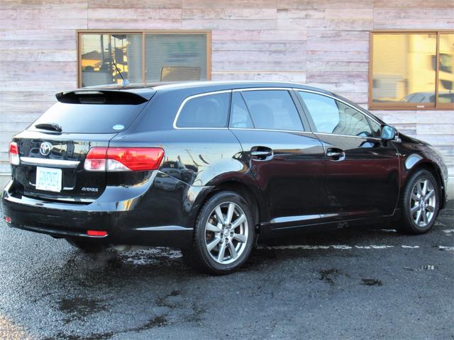 リアはプライバシーガラスとなっておりますので安全性も良好です♪荷室も広くレジャーにも大活躍です♪