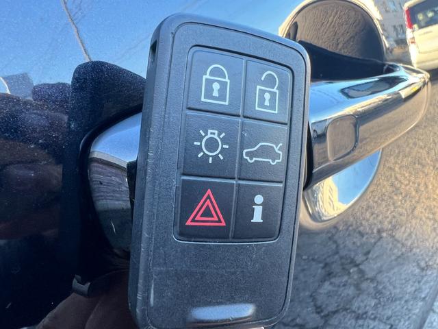 Ｖ６０ ドライブｅ　／走行：５．９万ｋｍ／タ－ボ／セ－フティ－ＰＫＧ／本革電動シ－ト＋ヒ－タ－／純ナビ／バックカメラ／フルセグ／ＤＶＤ／Ｂｌｕｅｔｏｏｔｈ／純１７ＡＷ／ＨＩＤ／ＥＴＣ／本革ステア／スマ－トキ－／（23枚目）