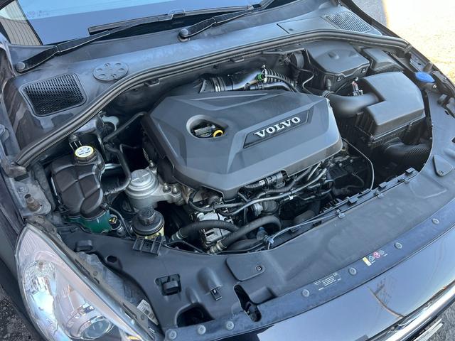 Ｖ６０ ドライブｅ　／走行：５．９万ｋｍ／タ－ボ／セ－フティ－ＰＫＧ／本革電動シ－ト＋ヒ－タ－／純ナビ／バックカメラ／フルセグ／ＤＶＤ／Ｂｌｕｅｔｏｏｔｈ／純１７ＡＷ／ＨＩＤ／ＥＴＣ／本革ステア／スマ－トキ－／（29枚目）