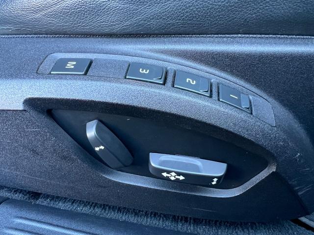 Ｖ４０ Ｔ４　ＳＥ　／検：２年付／記録簿５枚／走：５．８万ｋｍ／タ－ボ／セ－フティ－ＰＫＧ／本革電動シ－ト＋ヒ－タ－／純ナビ／Ｂカメラ／フルセグ／ＤＶＤ／Ｂｌｕｅｔｏｏｔｈ／ＥＴＣ／ＨＩＤ／純１７ＡＷ／革ステ／スマキ－／（33枚目）