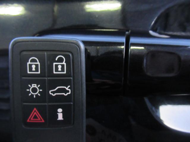 Ｖ４０ Ｔ４　ＳＥ　／検：２年付／記録簿５枚／走：５．８万ｋｍ／タ－ボ／セ－フティ－ＰＫＧ／本革電動シ－ト＋ヒ－タ－／純ナビ／Ｂカメラ／フルセグ／ＤＶＤ／Ｂｌｕｅｔｏｏｔｈ／ＥＴＣ／ＨＩＤ／純１７ＡＷ／革ステ／スマキ－／（35枚目）