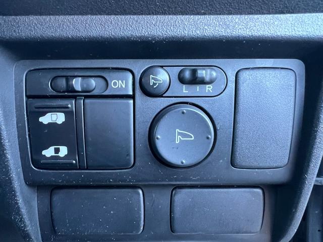 フリード Ｇ　エアロ　ジャストセレクション　／記録簿８枚／純正ＨＤＤナビ／バックカメラ／ワンセグ／ＤＶＤ／Ｍサ－バ－／左側電動スライド／純１５ＡＷ／ＨＩＤ／ＥＴＣ／革巻ステア／キ－レス／ＡＵＴＯエアコン／バイザ－／ＰＶガラス／Ｔチェ－ン（32枚目）