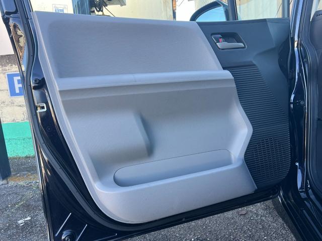 フリード Ｇ　エアロ　ジャストセレクション　／記録簿８枚／純正ＨＤＤナビ／バックカメラ／ワンセグ／ＤＶＤ／Ｍサ－バ－／左側電動スライド／純１５ＡＷ／ＨＩＤ／ＥＴＣ／革巻ステア／キ－レス／ＡＵＴＯエアコン／バイザ－／ＰＶガラス／Ｔチェ－ン（34枚目）