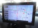 社外ポータブルナビが装備されております♪画面もクリアで運転中も確認しやすいです♪ワンセグTVの視聴もお楽しみ頂けます♪ナビがあればお出かけの際も安心ですね♪