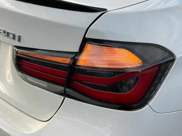 3シリーズ 320i xDrive Mスポーツ カーボンエアロ ETC 純正ナビ(20枚目)