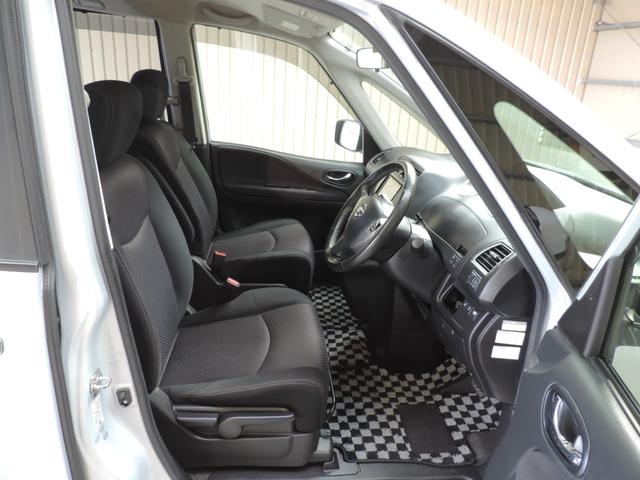 セレナ ハイウェイスター　Ｓ－ハイブリッド　スマートキー／ナビ／Ｂカメラ／フルセグ／Ｂｔ／ＤＶＤ再／ＭＳＶ／ＣＤ／ＥＴＣ／ＨＩＤ（12枚目）