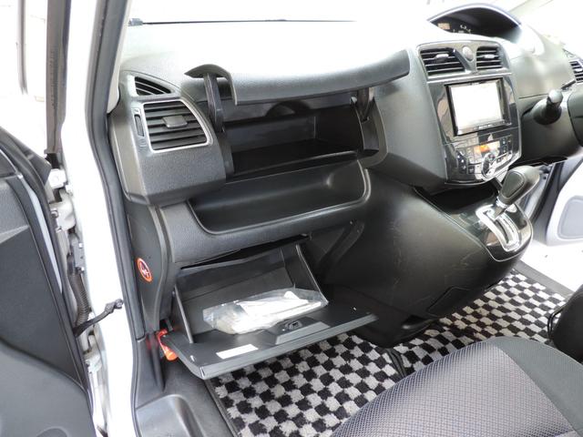 セレナ ハイウェイスター　Ｓ－ハイブリッド　スマートキー／ナビ／Ｂカメラ／フルセグ／Ｂｔ／ＤＶＤ再／ＭＳＶ／ＣＤ／ＥＴＣ／ＨＩＤ（39枚目）