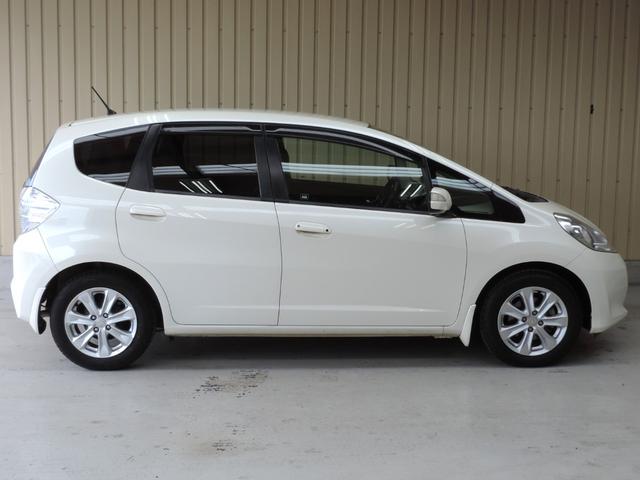 フィットハイブリッド スマートセレクション　スマートキー／ナビ／ワンセグ／ＣＤ／ＡＵＸ／ＨＩＤ（4枚目）