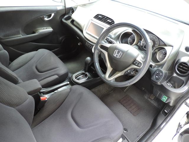 フィットハイブリッド スマートセレクション　スマートキー／ナビ／ワンセグ／ＣＤ／ＡＵＸ／ＨＩＤ（9枚目）