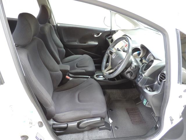 フィットハイブリッド スマートセレクション　スマートキー／ナビ／ワンセグ／ＣＤ／ＡＵＸ／ＨＩＤ（10枚目）