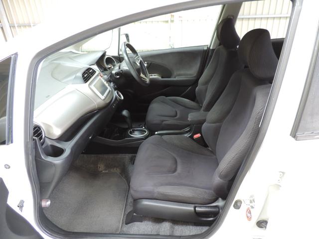 フィットハイブリッド スマートセレクション　スマートキー／ナビ／ワンセグ／ＣＤ／ＡＵＸ／ＨＩＤ（22枚目）