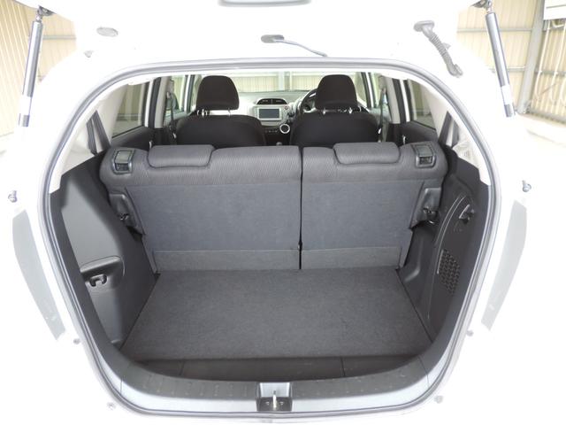 フィットハイブリッド スマートセレクション　スマートキー／ナビ／ワンセグ／ＣＤ／ＡＵＸ／ＨＩＤ（26枚目）