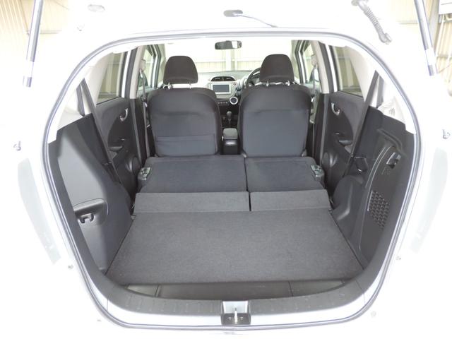 フィットハイブリッド スマートセレクション　スマートキー／ナビ／ワンセグ／ＣＤ／ＡＵＸ／ＨＩＤ（27枚目）