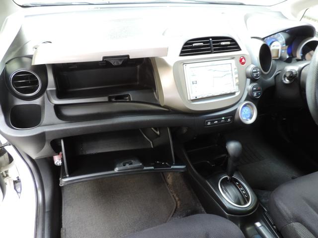 フィットハイブリッド スマートセレクション　スマートキー／ナビ／ワンセグ／ＣＤ／ＡＵＸ／ＨＩＤ（34枚目）