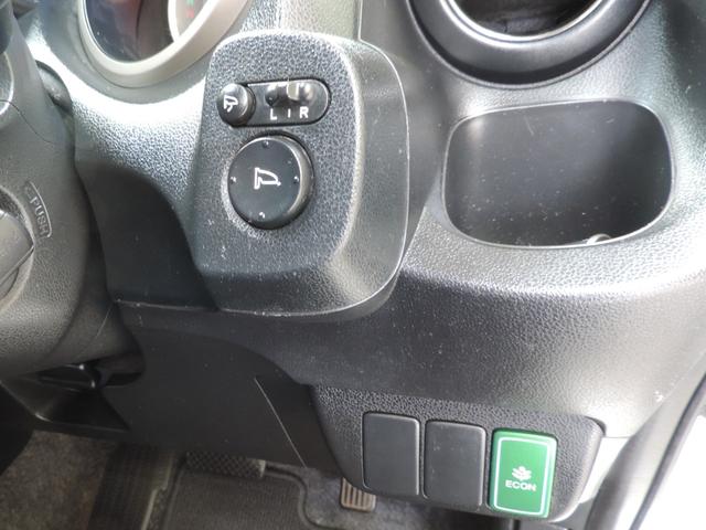 フィットハイブリッド スマートセレクション　スマートキー／ナビ／ワンセグ／ＣＤ／ＡＵＸ／ＨＩＤ（35枚目）