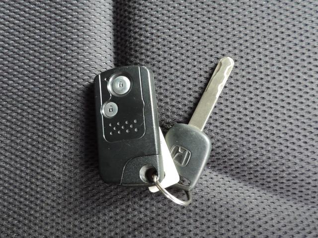 フィットハイブリッド スマートセレクション　スマートキー／ナビ／ワンセグ／ＣＤ／ＡＵＸ／ＨＩＤ（37枚目）