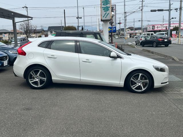 Ｖ４０ Ｄ４　ＳＥ　白革シート　ＥＴＣ　アダクティブクルーズ　ドライブレコーダー　　リアビューカメラ（5枚目）