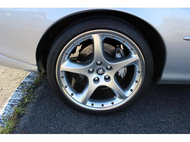 ＸＫ ＸＫＲシルバーストーン　日本限定５０台　４．０ＬＶ８　スーパーチャージド　専用ＢＢＳ２０インチ　専用強化サスペンション・ブレンボブレーキ　ブラックコノリーレザー・バーウオルナットウッドパネル　ルーフ張替済　取説・記録簿　委託（15枚目）