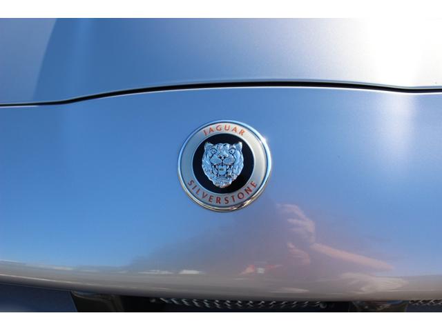 ＸＫ ＸＫＲシルバーストーン　日本限定５０台　４．０ＬＶ８　スーパーチャージド　専用ＢＢＳ２０インチ　専用強化サスペンション・ブレンボブレーキ　ブラックコノリーレザー・バーウオルナットウッドパネル　ルーフ張替済　取説・記録簿　委託（22枚目）