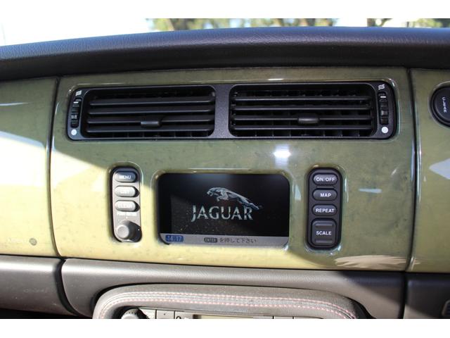 ＸＫ ＸＫＲシルバーストーン　日本限定５０台　４．０ＬＶ８　スーパーチャージド　専用ＢＢＳ２０インチ　専用強化サスペンション・ブレンボブレーキ　ブラックコノリーレザー・バーウオルナットウッドパネル　ルーフ張替済　取説・記録簿　委託（42枚目）