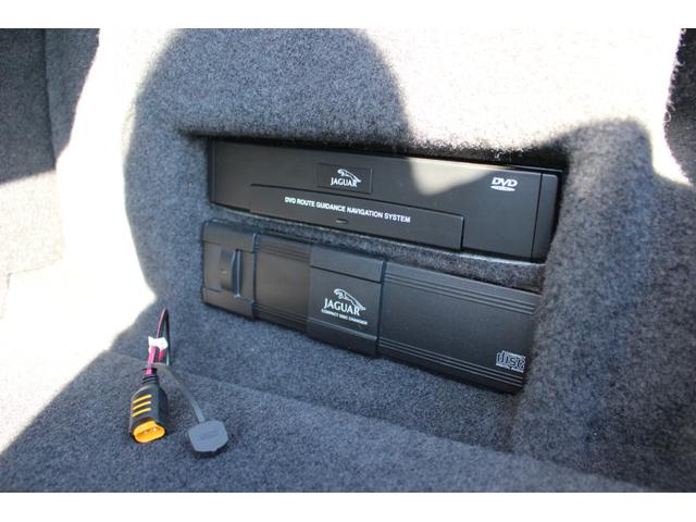 ＸＫ ＸＫＲシルバーストーン　日本限定５０台　４．０ＬＶ８　スーパーチャージド　専用ＢＢＳ２０インチ　専用強化サスペンション・ブレンボブレーキ　ブラックコノリーレザー・バーウオルナットウッドパネル　ルーフ張替済　取説・記録簿　委託（54枚目）