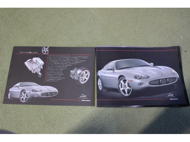 ＸＫ ＸＫＲシルバーストーン　日本限定５０台　４．０ＬＶ８　スーパーチャージド　専用ＢＢＳ２０インチ　専用強化サスペンション・ブレンボブレーキ　ブラックコノリーレザー・バーウオルナットウッドパネル　ルーフ張替済　取説・記録簿　委託（64枚目）
