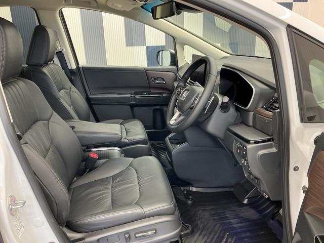 オデッセイハイブリッド ｅ：ＨＥＶアブソルート・ＥＸ　ホンダ認定中古車　純正ドラレコ前後　レザーシート　パワーゲート　クルコン　クリアランスソナー　パワ－シ－ト　両側自動スライドドア　オートライト　Ｒカメラ　スマートキー　オットマン　エアバック　ＥＴＣ（16枚目）