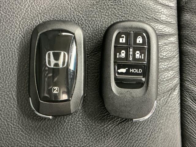 オデッセイハイブリッド ｅ：ＨＥＶアブソルート・ＥＸ　ホンダ認定中古車　純正ドラレコ前後　レザーシート　パワーゲート　クルコン　クリアランスソナー　パワ－シ－ト　両側自動スライドドア　オートライト　Ｒカメラ　スマートキー　オットマン　エアバック　ＥＴＣ（19枚目）