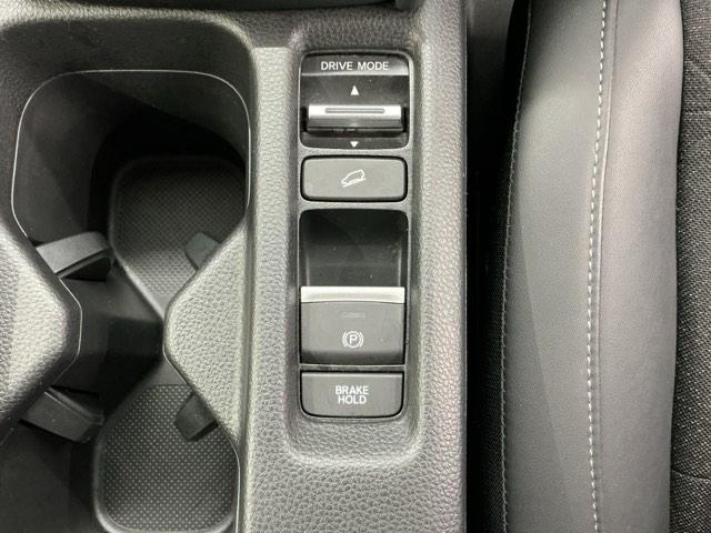 ヴェゼル ｅ：ＨＥＶＺ　ホンダ認定中古車　ＢＳＩ・後退出庫サポートレス　純正ナビ　ＬＥＤライト　衝突回避支援ブレーキ機能　１オナ　スマキ　Ｐトランク　フルオートエアコン　エアバッグ　両席エアバック　Ｒカメ　記録簿付　ソナー（9枚目）