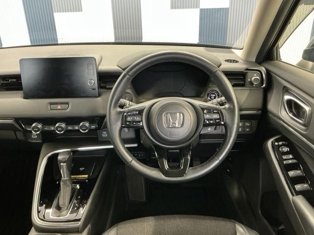 ヴェゼル ｅ：ＨＥＶＺ　ホンダ認定中古車　ＢＳＩ・後退出庫サポートレス　純正ナビ　ＬＥＤライト　衝突回避支援ブレーキ機能　１オナ　スマキ　Ｐトランク　フルオートエアコン　エアバッグ　両席エアバック　Ｒカメ　記録簿付　ソナー（16枚目）