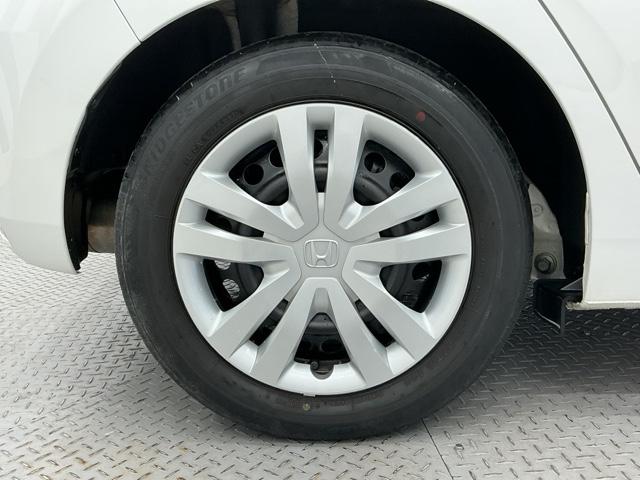 フィット ホーム　ホンダ認定中古車　純正ナビ　ＬＥＤライト　ワンオーナー　リアカメ　オートライト　クリアランスソナー　フルセグＴＶ　記録簿付　エアバッグ　ｉストップ　スマ－トキ－　盗難防止装置　ＥＴＣ車載器　ＤＶＤ（21枚目）