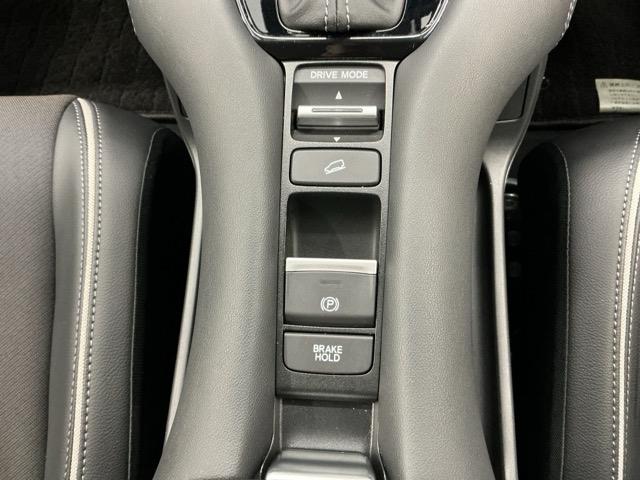 ZR-V X ホンダ認定中古車 デモカー 純正ドラレコ クリアランスソナー 地デジ Bカメ オートクルーズコントロール ESC サイドカーテンエアバック エアコン 整備記録簿 盗難防止装置 LEDライト USB(10枚目)