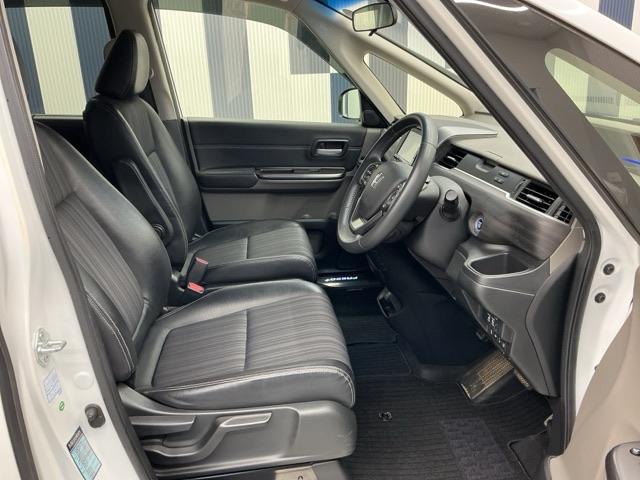 フリード＋ Ｇ・ホンダセンシング　ホンダ認定中古車　純正ナビ　ＬＥＤライト　プリクラッシュ　Ｂモニター　両側オートスライドドア　パワーウインド　サイドカーテンエアバック　スマートキー　両席エアバック　ＰＳ　フルセグ　アイドリングＳ（14枚目）