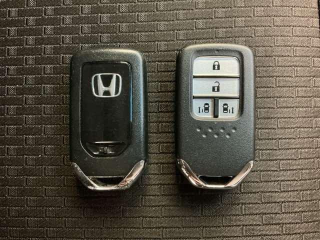 ステップワゴンスパーダ ｅ：ＨＥＶスパーダＧホンダセンシング　ホンダ認定中古車　純正ナビ　ＬＥＤライト　ウォークスルー　セキュリティアラーム　横滑り防止装置　クルーズコントロール　Ｂカメラ　ＵＳＢ接続　フルセグ　ＤＶＤ再生可能　ナビ＆ＴＶ　キーレス　ＥＴＣ（18枚目）