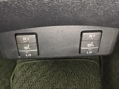 シートヒーター付きです！スイッチを押せば数秒で座面と背もたれが暖かくなり、寒い時期には嬉しい装備です！ 6