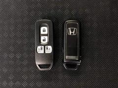 スマートキーです！ドアの施錠・解錠・エンジンの始動がスムーズで大変便利です！ 3