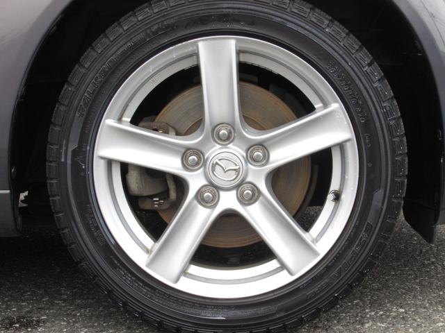 純正アルミ装着車！足元に個性を出すことの出来るアルミホイール！見た目も気にしたいですね。