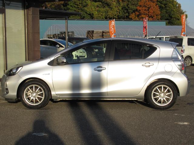 アクア Ｇ　ナビ　バックカメラ　地デジ　Ｂｌｕｅｔｏｏｔｈ　プッシュスタート　スマートキー　社外アルミ　ＥＴＣ　オートエアコン（8枚目）