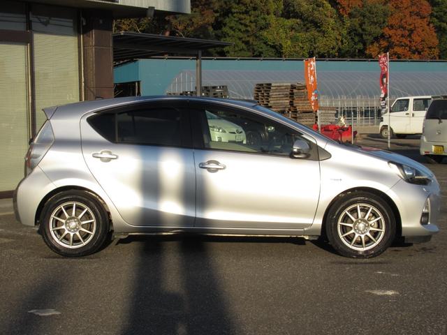 アクア Ｇ　ナビ　バックカメラ　地デジ　Ｂｌｕｅｔｏｏｔｈ　プッシュスタート　スマートキー　社外アルミ　ＥＴＣ　オートエアコン（9枚目）